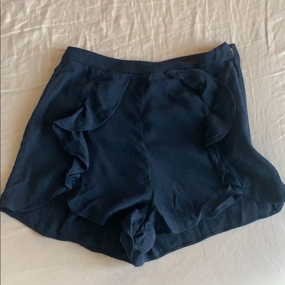 High wait shorts with ruffle